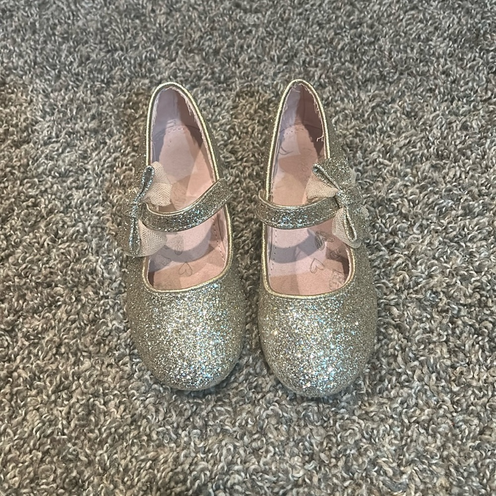 Size 11 girls pumps